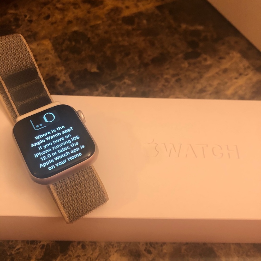 Apple Watch - image 2